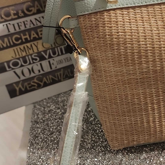 Nanette Lepore 3 piece set, bag, pouch, sunglass case, gift set - Picture 9 of 12